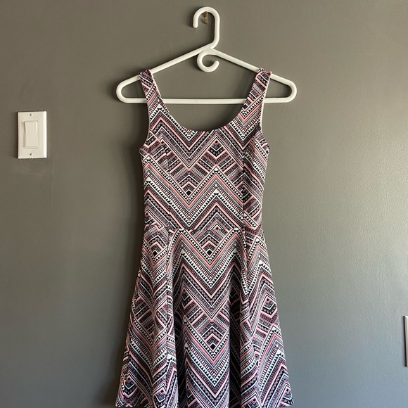 H&M Pink / Coral patterned dress, size (US 2) S - Picture 2 of 3